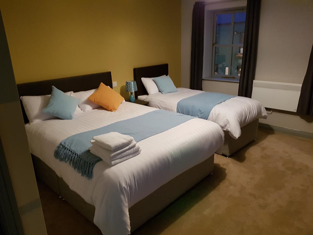 Bed and Breakfast Lynch'S On The Pier Castletownbere Exterior foto
